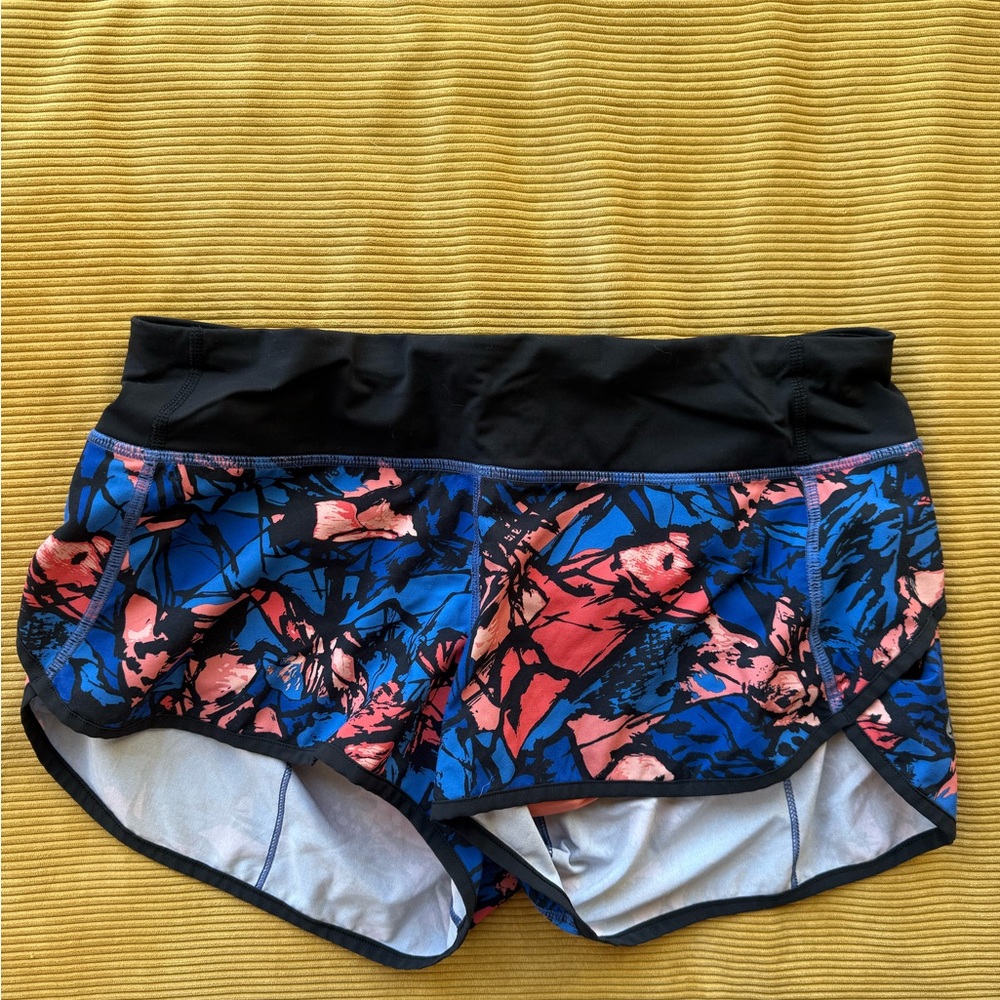 Lulu lemon Black Waist Floral speed short size 6